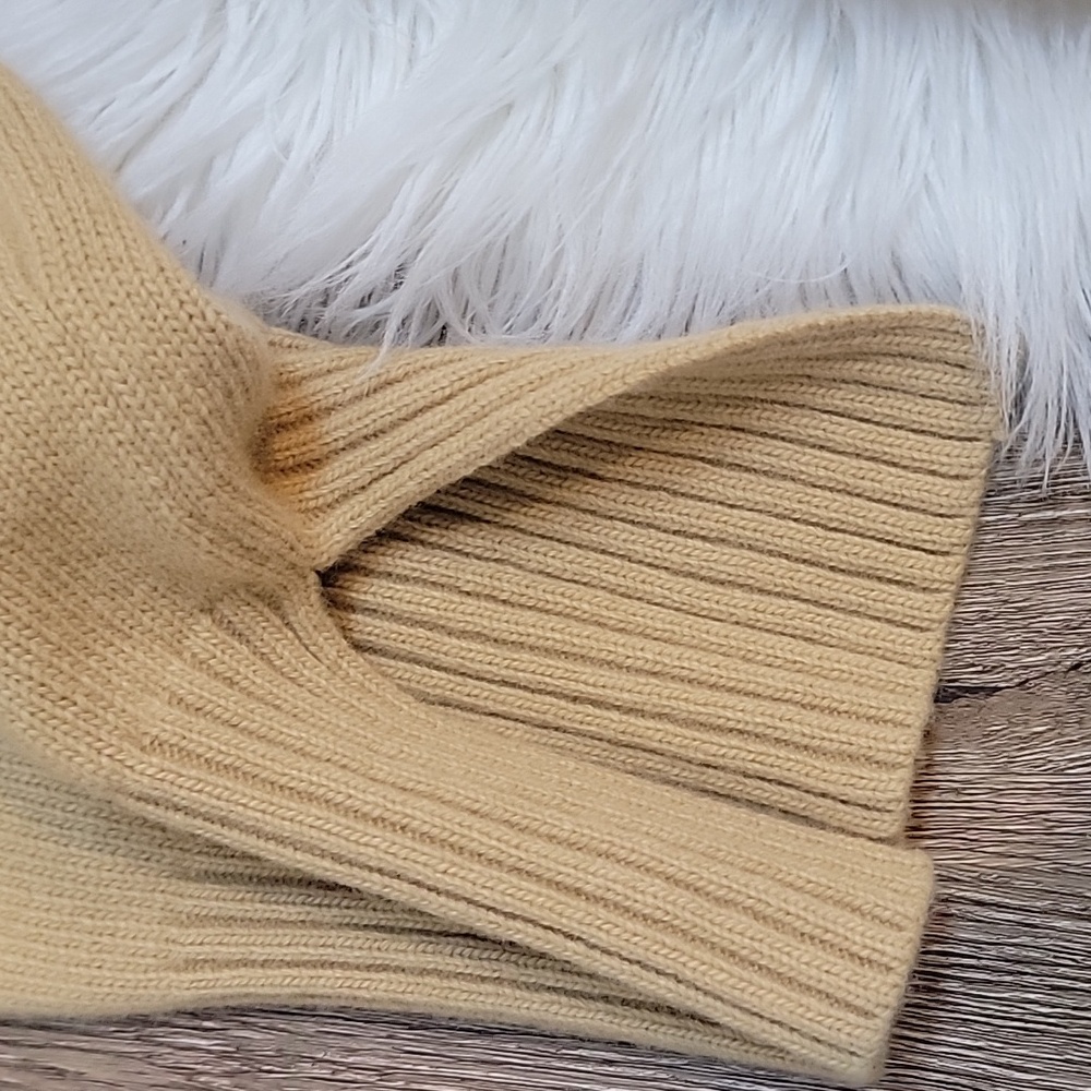 Cozy Tan Wool Blend  V-Neck Oversized Sweater - Picture 3 of 14